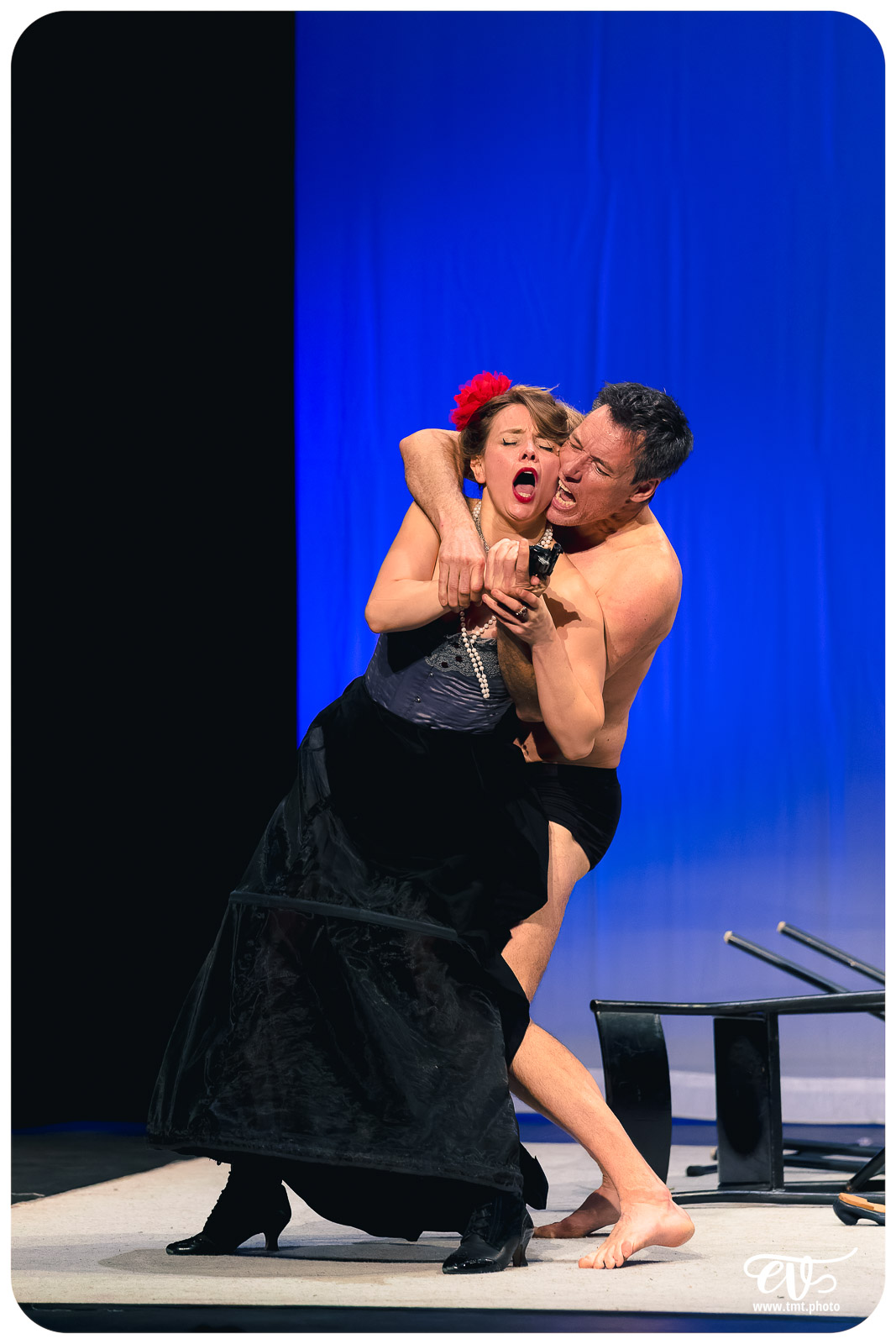 UN FIL A LA PATTE (CIE VIVA)